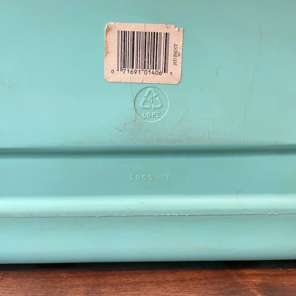 Rubbermaid great shape
